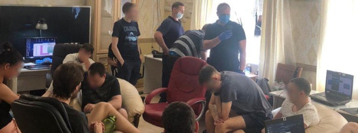 ukraińska cyberpolicja robiła grupę oszustów w charkowie
