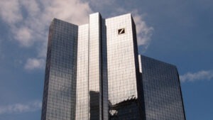 deutche bank przenosi centrum forex walut gospodarek wschodzących z londynu do singapuru