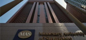 regulator singapuru nakłada karę na oszusta