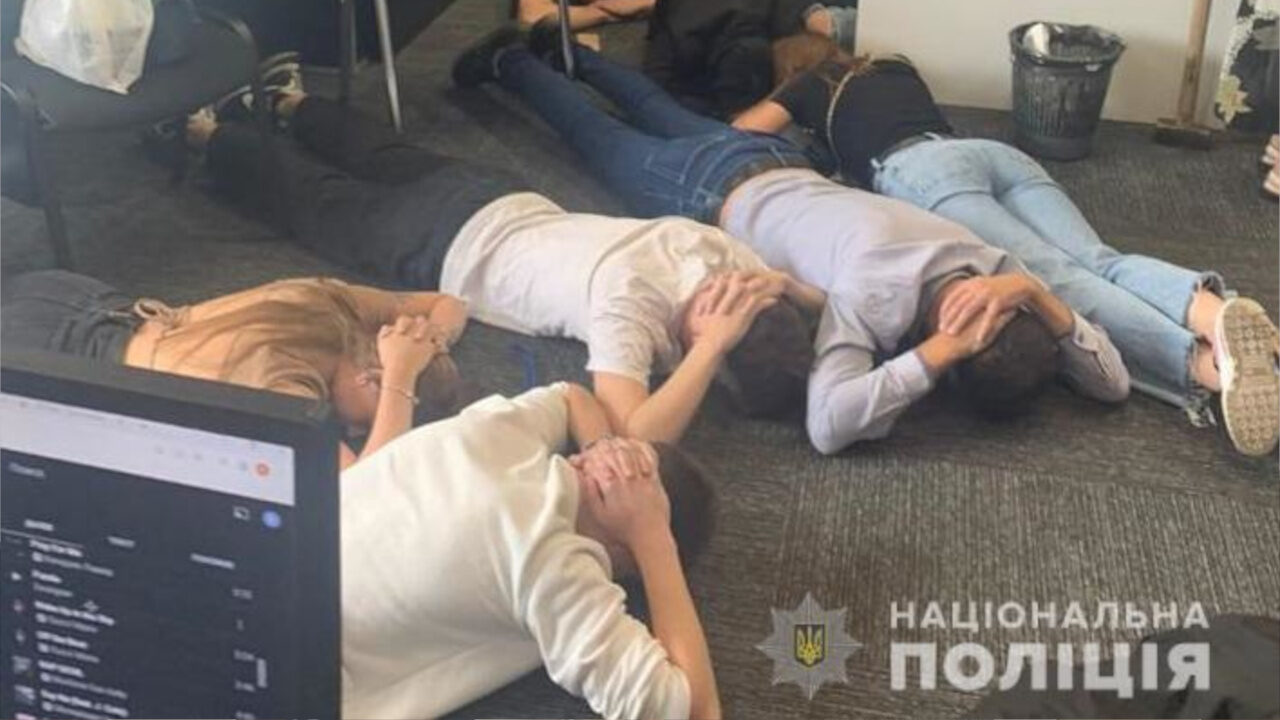 ukraińska policja aresztuje oszustów